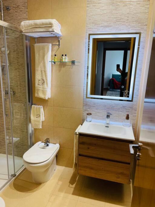 Apartamento Centrico Y De Diseno Con Parking Vigo Luaran gambar