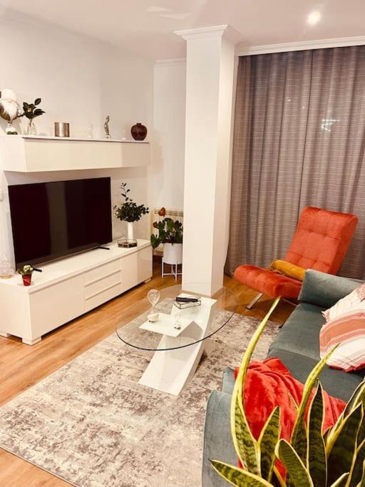 Apartamento Centrico Y De Diseno Con Parking Vigo Luaran gambar
